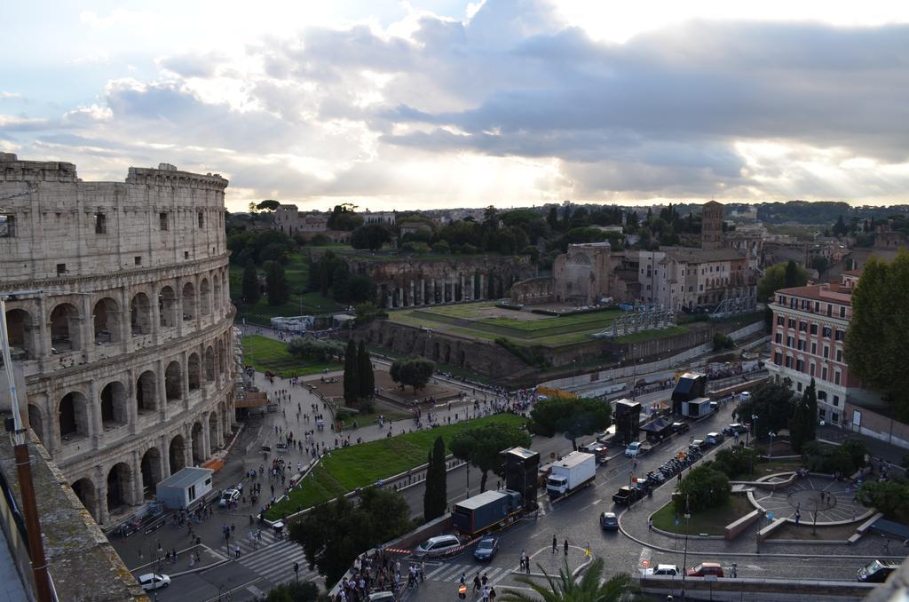 Domus Chiara Al Colosseo Roma Exterior foto