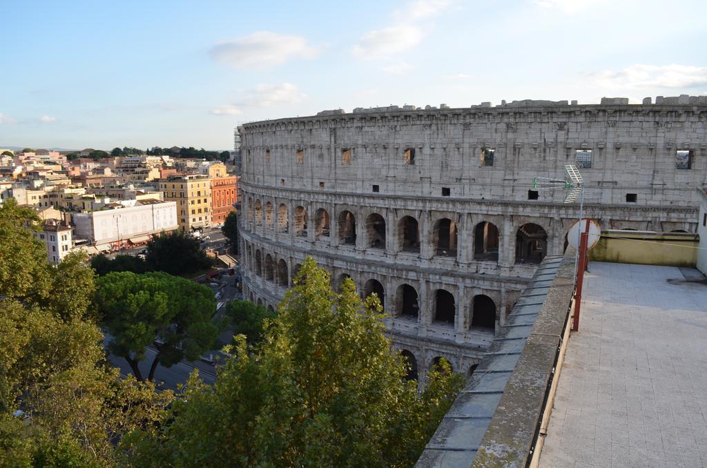 Domus Chiara Al Colosseo Roma Exterior foto