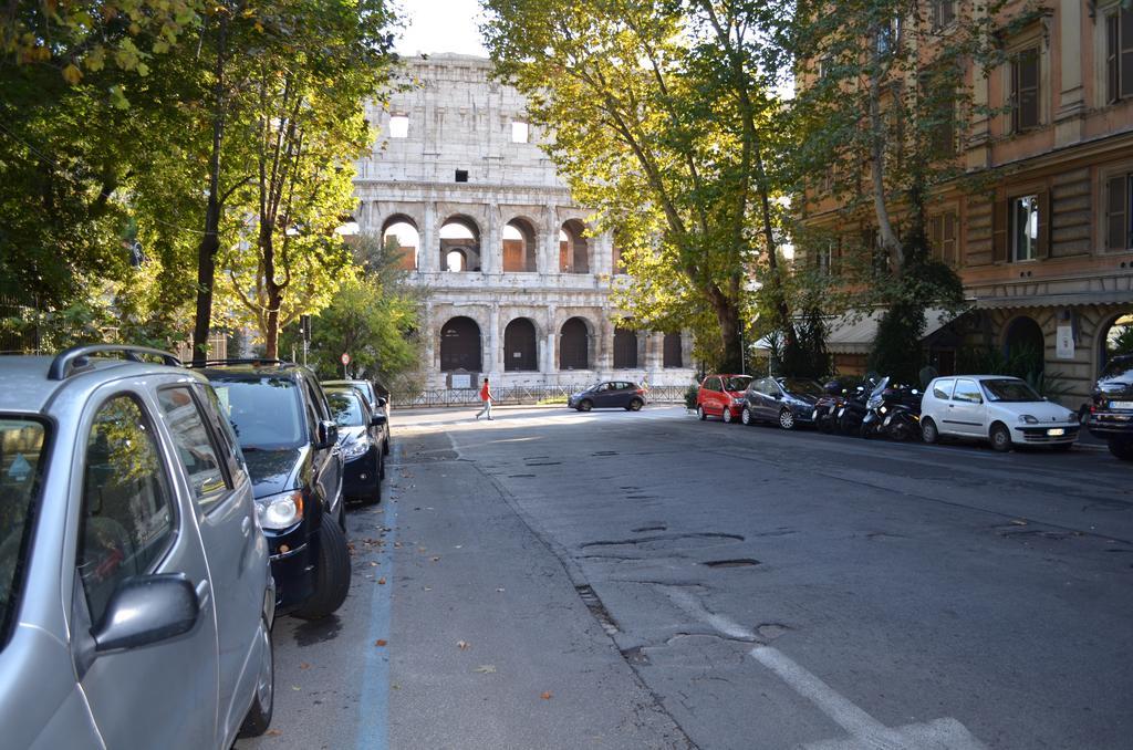 Domus Chiara Al Colosseo Roma Exterior foto