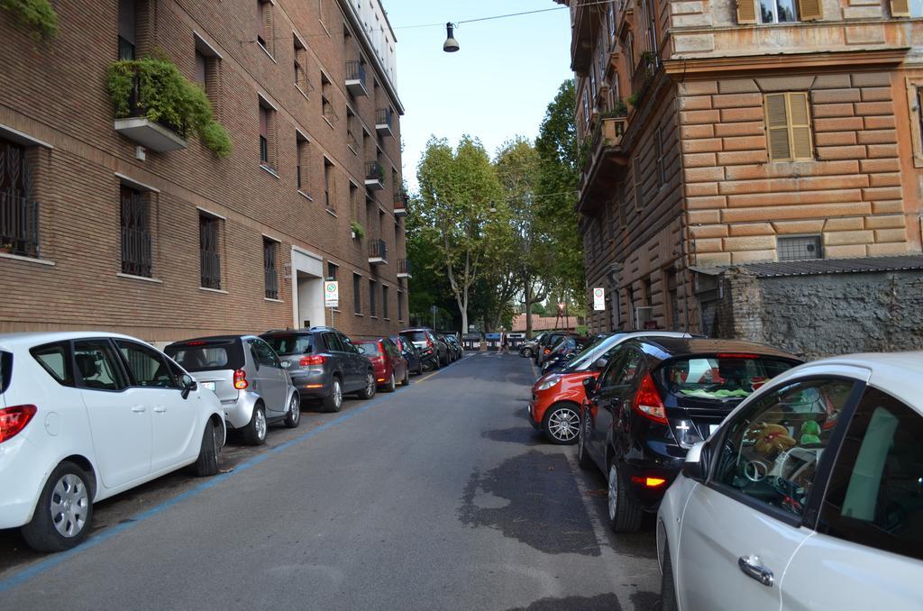 Domus Chiara Al Colosseo Roma Exterior foto