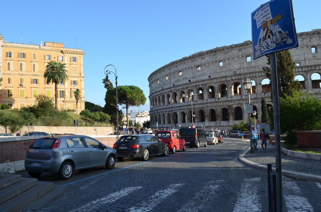 Domus Chiara Al Colosseo Roma Exterior foto